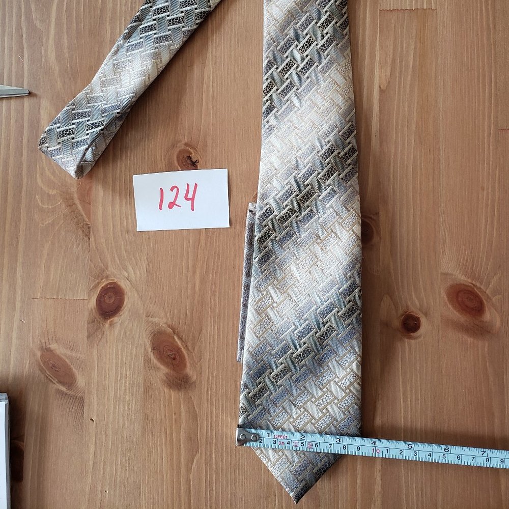 Valero tie with Pocket square - Gray/tan - NWOT
